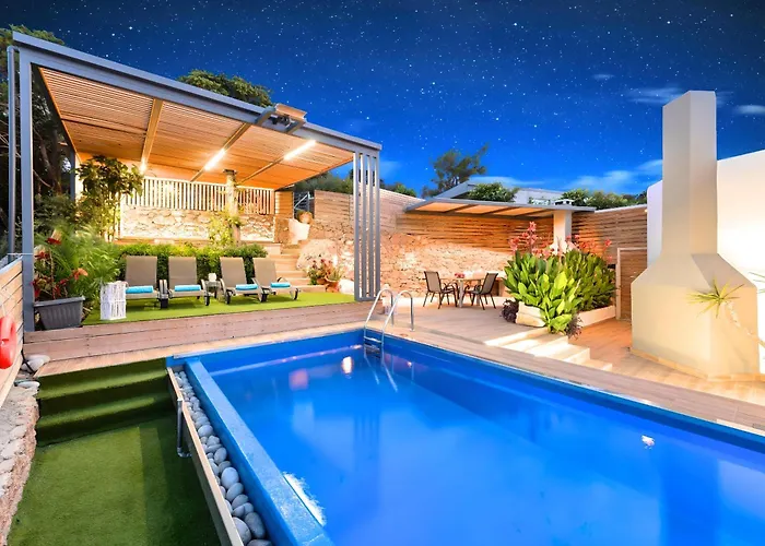 Villa Canes Heated Pool
