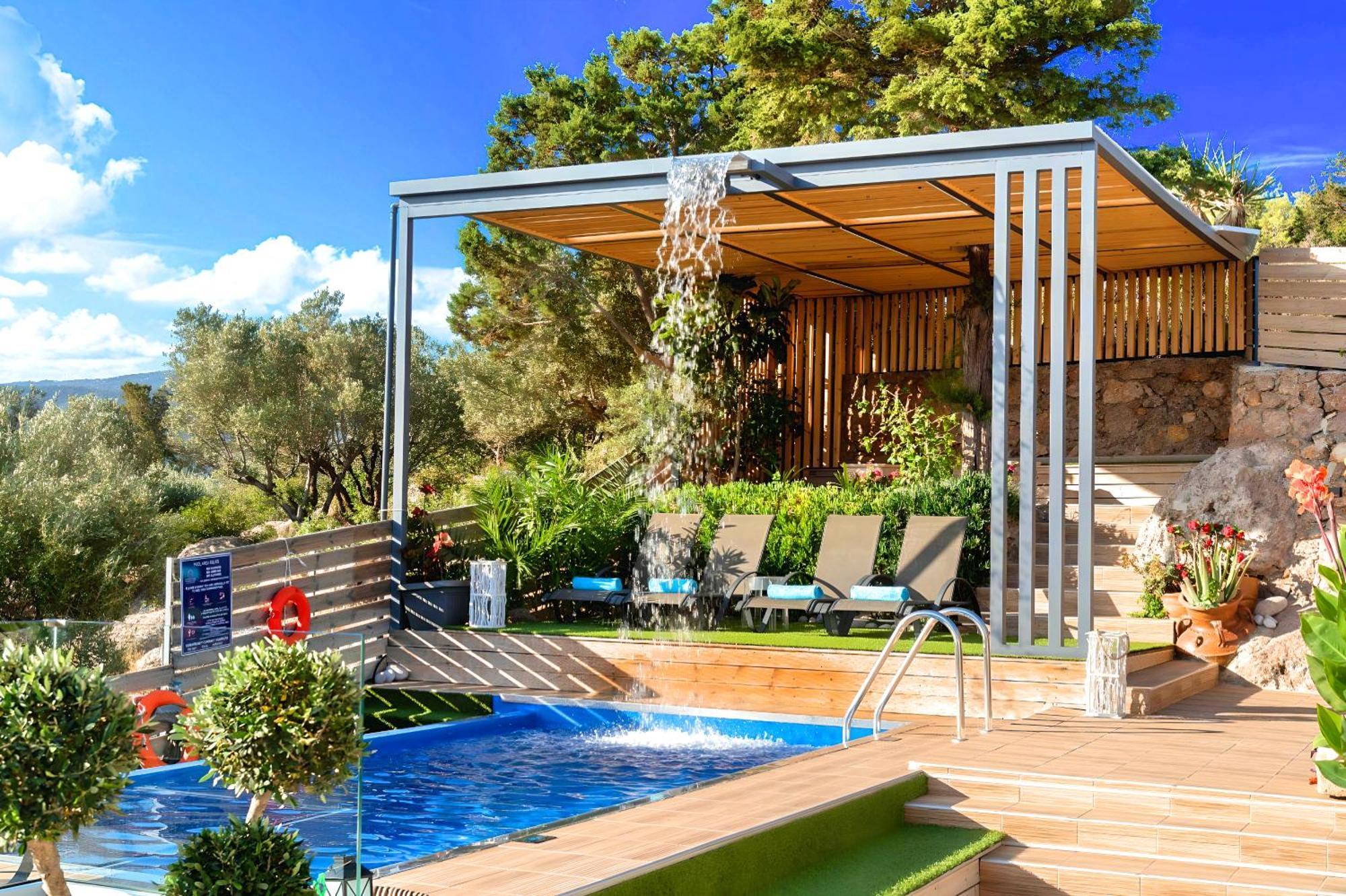 Villa Canes Heated Pool
