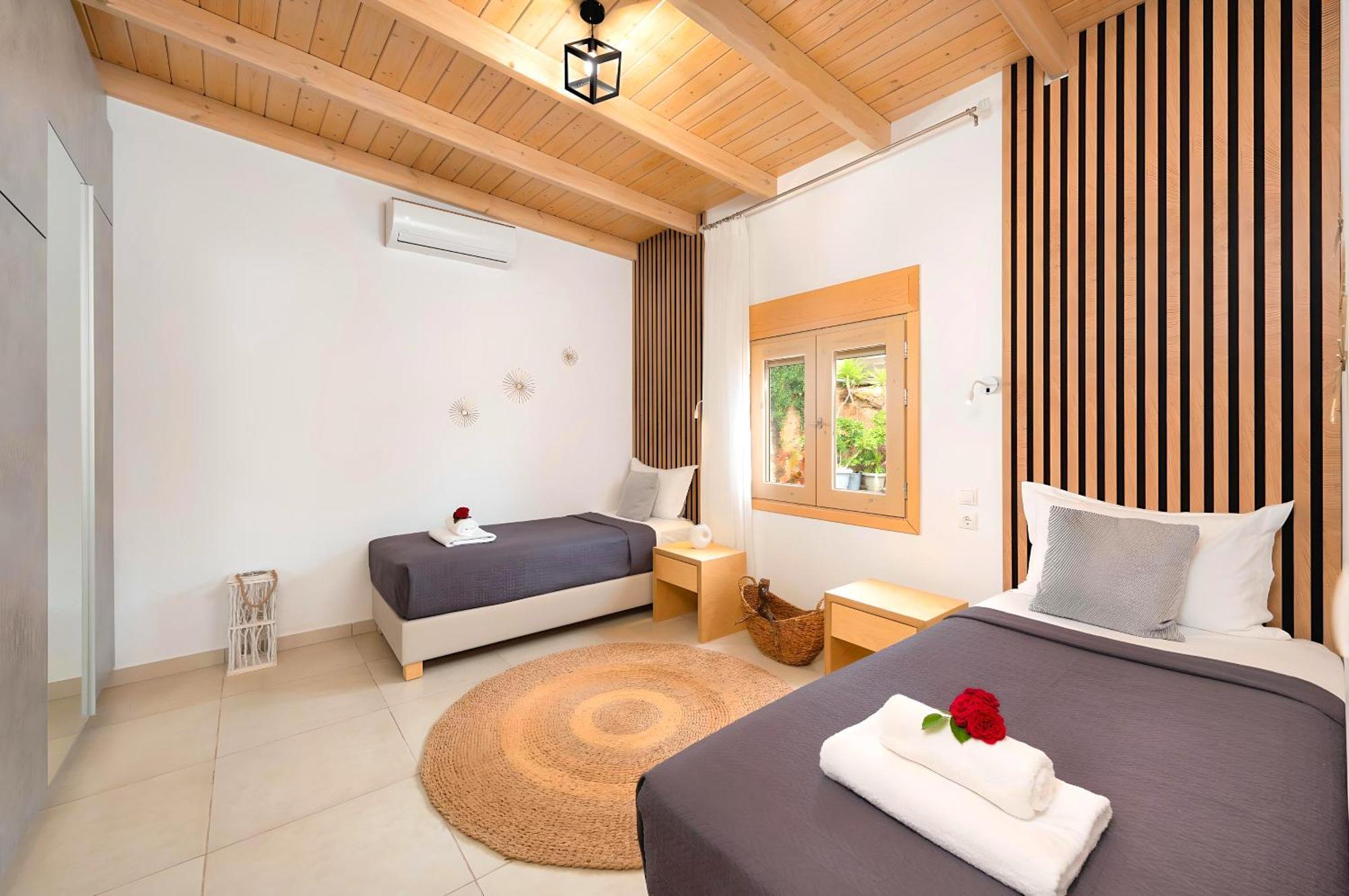Canes Heated Pool Villa Vathí